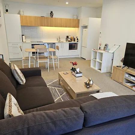 Modern, Ground Floor , Cbd, Free Parking, 2-3 Beds公寓